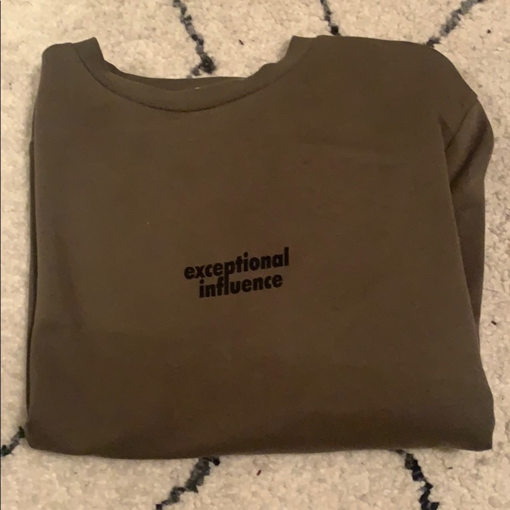 pullover sweatshirt